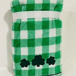 St Patrick’s Shamrock Hand Towles